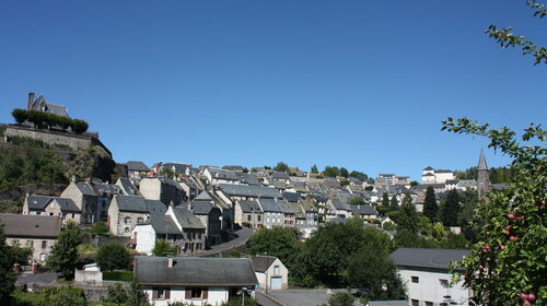 Panorama sur Pierrefort ; A view on Pierrefort 